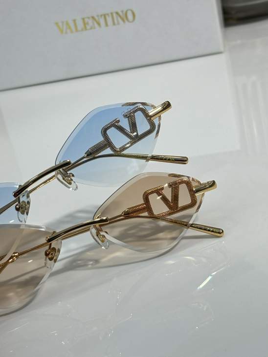 Picture of Valentino Sunglasses _SKUfw75841070fw